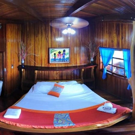 Hotel La Isla Inn Puerto Viejo de Talamanca Eksteriør billede