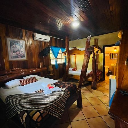 Hotel La Isla Inn Puerto Viejo de Talamanca Eksteriør billede
