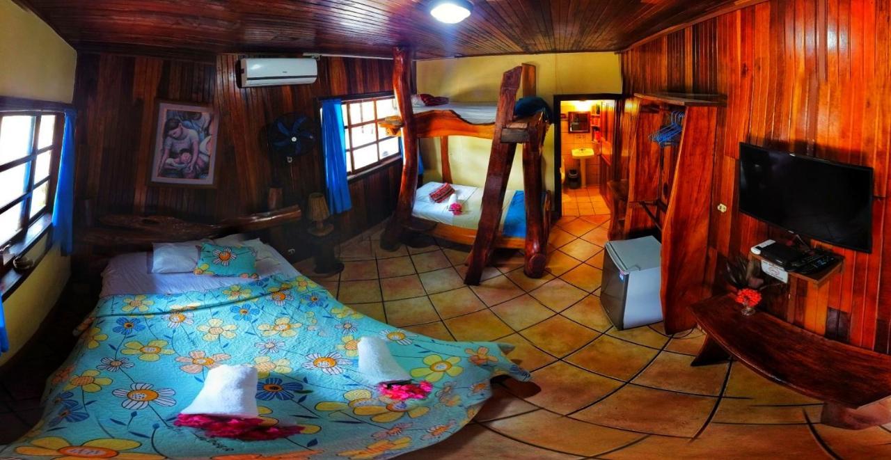 Hotel La Isla Inn Puerto Viejo de Talamanca Eksteriør billede