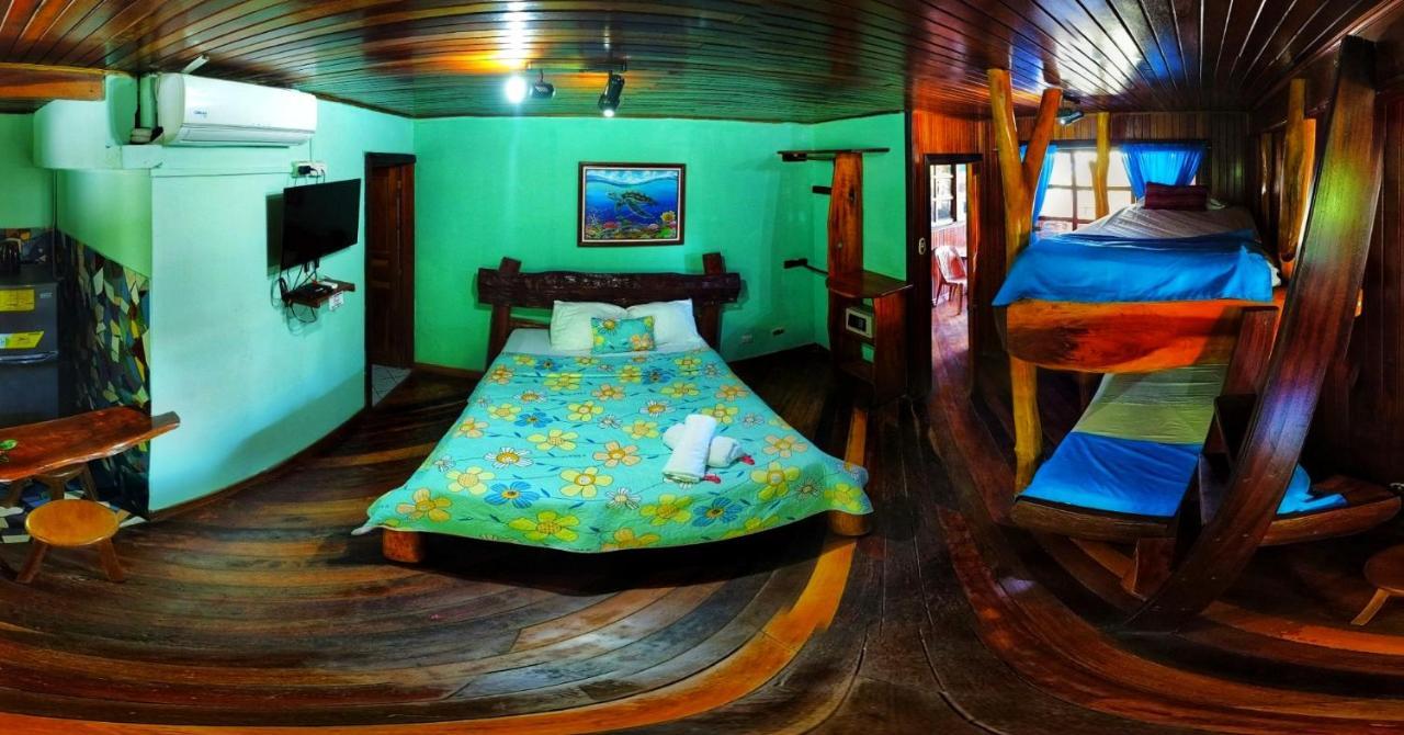 Hotel La Isla Inn Puerto Viejo de Talamanca Eksteriør billede