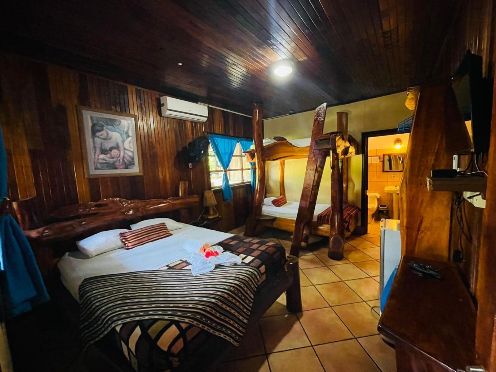 Hotel La Isla Inn Puerto Viejo de Talamanca Eksteriør billede
