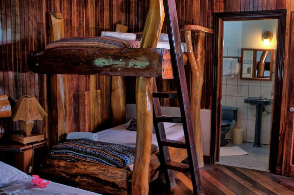 Hotel La Isla Inn Puerto Viejo de Talamanca Eksteriør billede