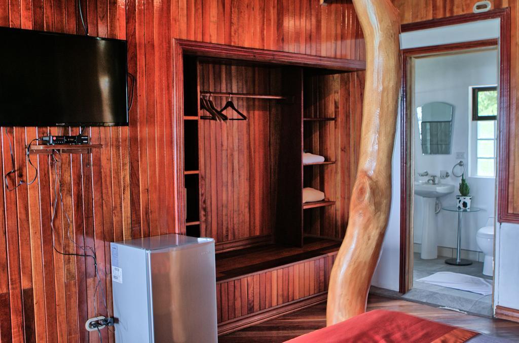 Hotel La Isla Inn Puerto Viejo de Talamanca Eksteriør billede