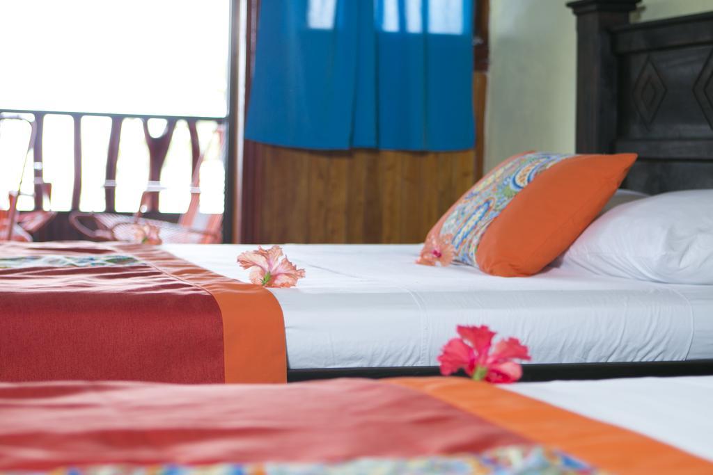 Hotel La Isla Inn Puerto Viejo de Talamanca Eksteriør billede