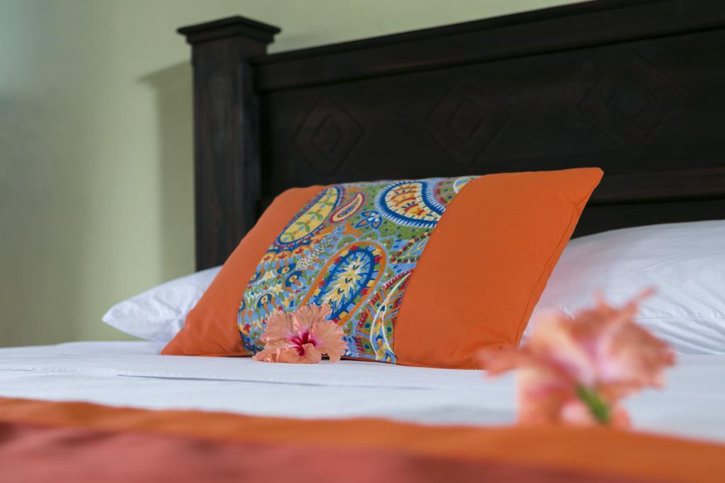 Hotel La Isla Inn Puerto Viejo de Talamanca Eksteriør billede