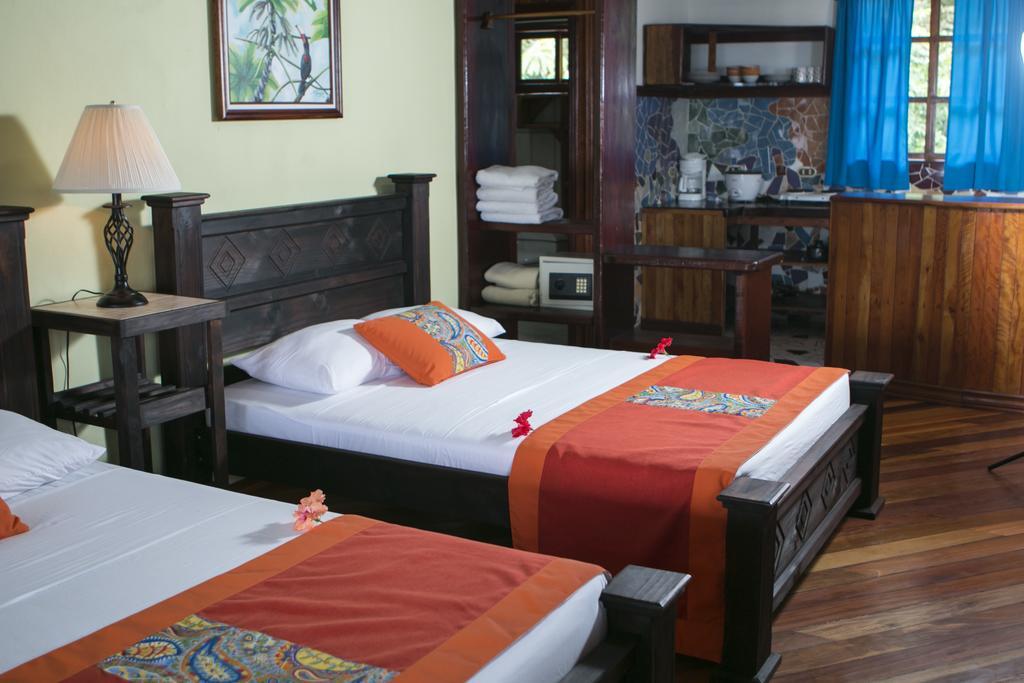 Hotel La Isla Inn Puerto Viejo de Talamanca Eksteriør billede