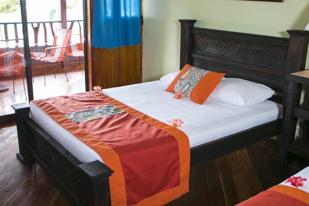 Hotel La Isla Inn Puerto Viejo de Talamanca Eksteriør billede