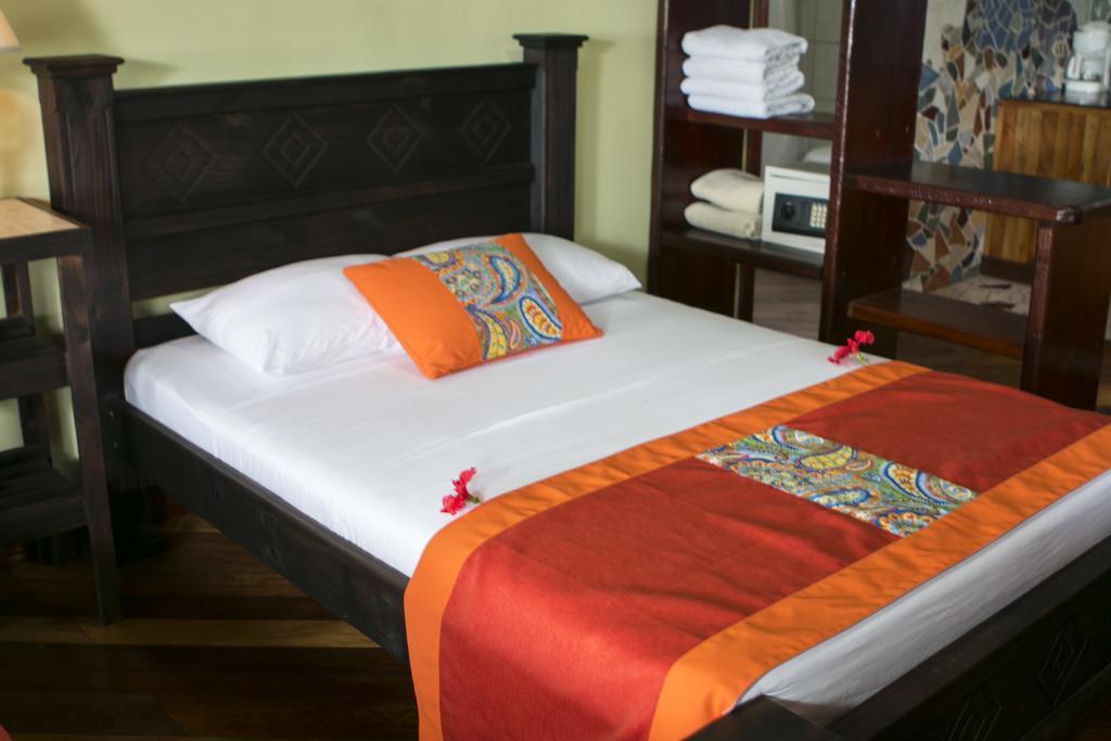 Hotel La Isla Inn Puerto Viejo de Talamanca Eksteriør billede