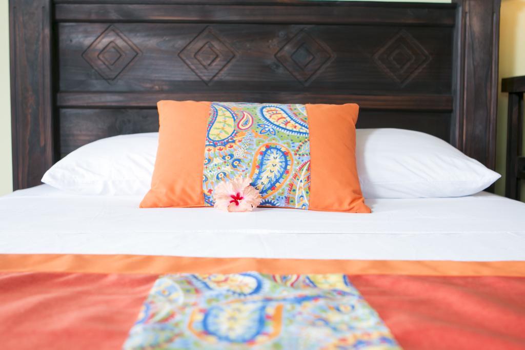 Hotel La Isla Inn Puerto Viejo de Talamanca Eksteriør billede