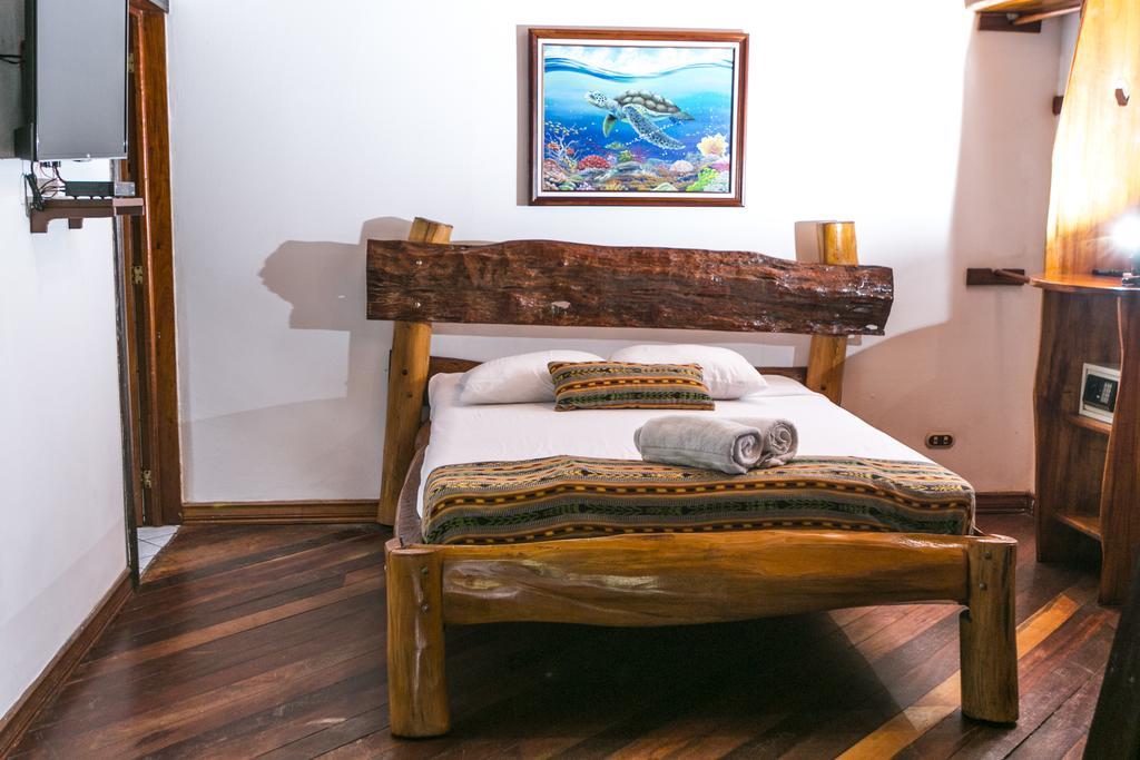 Hotel La Isla Inn Puerto Viejo de Talamanca Eksteriør billede