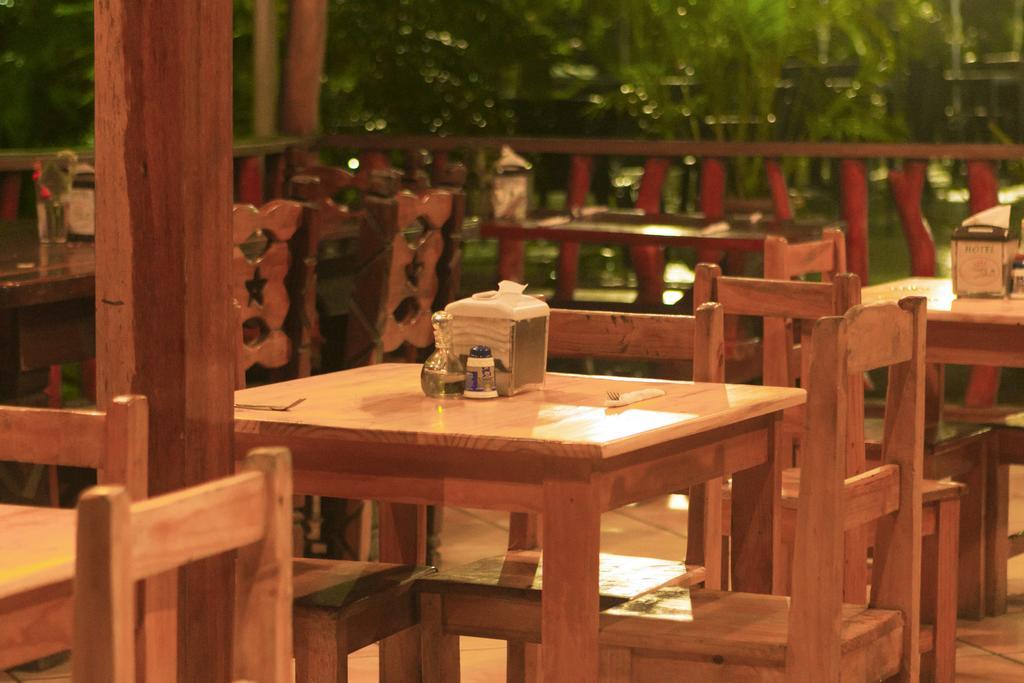 Hotel La Isla Inn Puerto Viejo de Talamanca Eksteriør billede