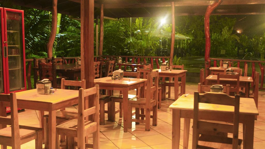 Hotel La Isla Inn Puerto Viejo de Talamanca Eksteriør billede